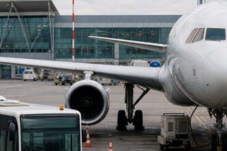 Amerykański politolog Andrew A. Michta skarży się na obsługę na Okęciu: „hańbiące”