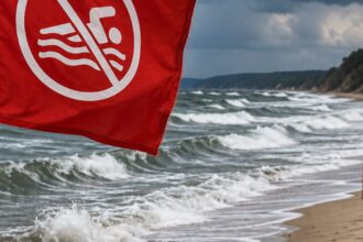 Alarm nad Bałtykiem: ponad 140 plaż z zakazem kąpieli