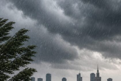 IMGW ostrzega przed niebezpieczną pogodą. Duże zachmurzenie, deszcz i porywisty wiatr