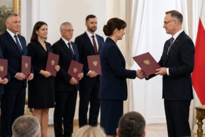 Kolejni członkowie Rady Nowej Konstytucji powołani przez prezydenta. W Belwederze odbyło się inauguracyjne posiedzenie