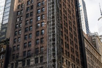 Manhattan: po wykryciu uszkodzeń rozpoczęto prace awaryjne. Część ewakuacji cofana