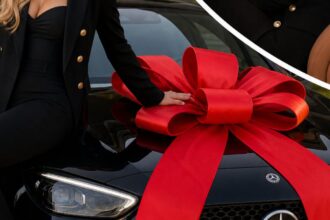 Ola Ciupa pochwaliła się nowym nabytkiem. Czarny Mercedes z wielką czerwoną kokardą