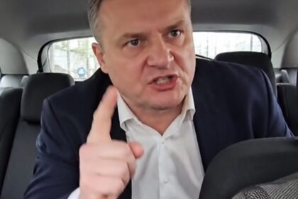 Piotr Matan z KO przeprosił część osób, zrezygnował z członkostwa. Wcześniej groził taksówkarzowi utratą licencji