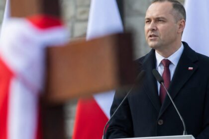 Szeptycki dolał oliwy do ognia: po Łukasiewiczu uderzył też w prezydenta Nawrockiego