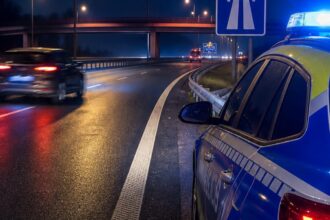 Uciekał przed policją i wjechał pod prąd na S6. Miał 2,7 promila