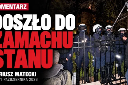 Grafika tytułowa komentarza Dariusza Mateckiego z napisem Doszło do zamachu stanu i zdjęciem policjantów za ogrodzeniem.